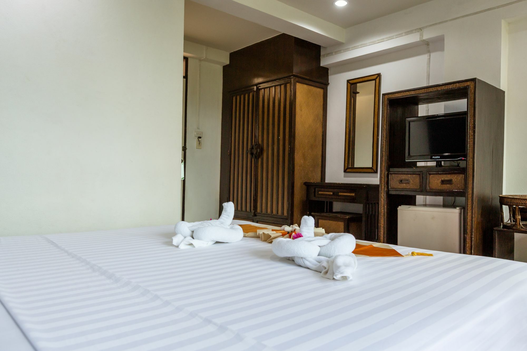 Porterhouse Beach Hotel Patong Kültér fotó