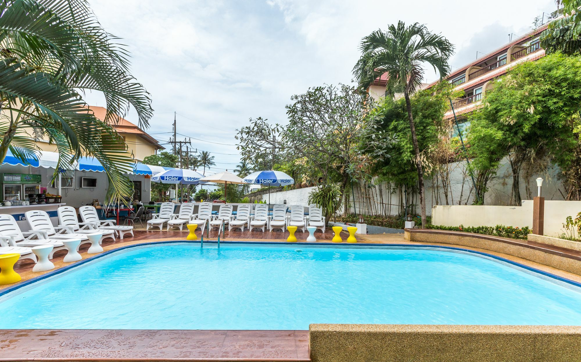 Porterhouse Beach Hotel Patong Kültér fotó