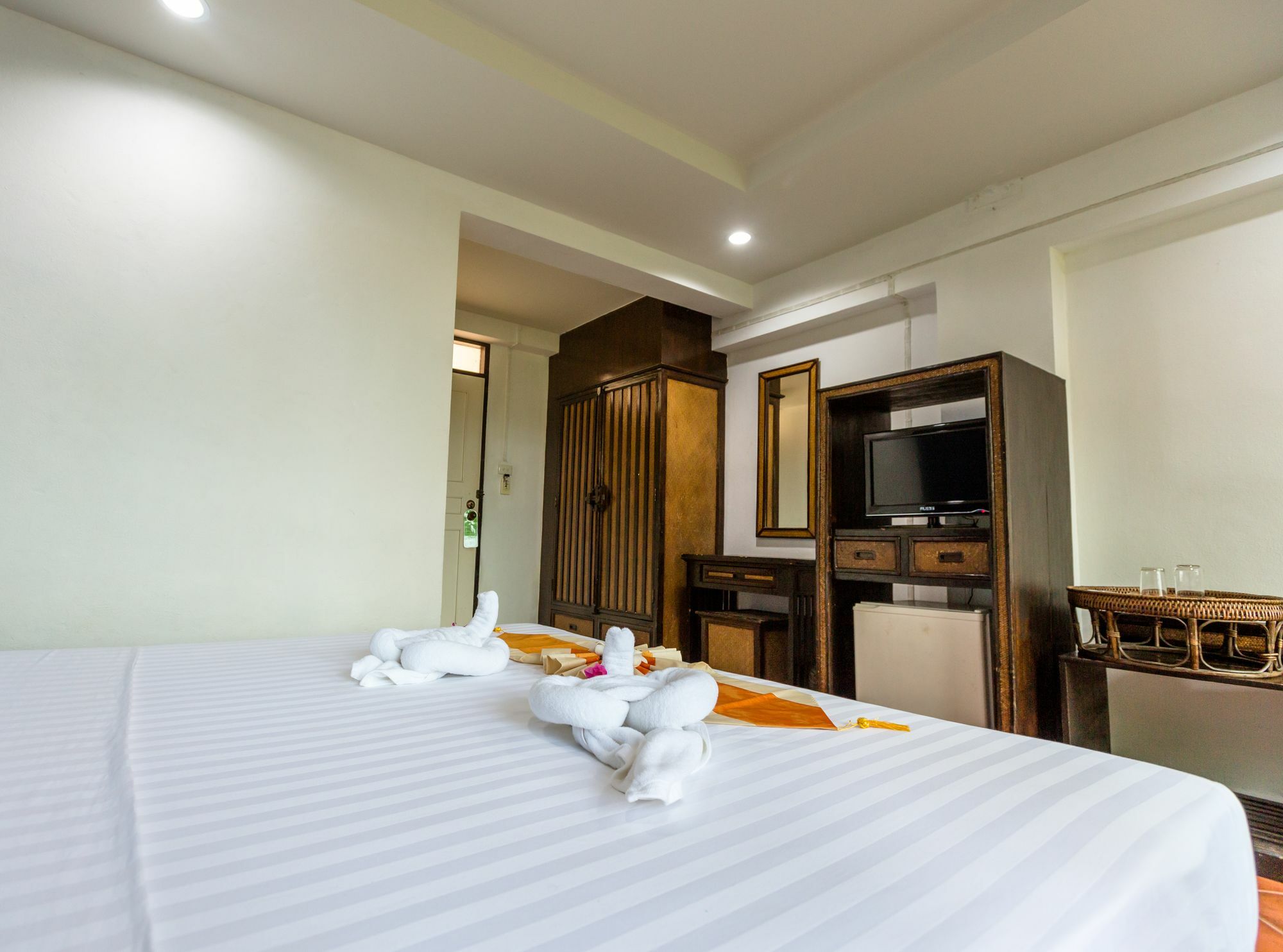 Porterhouse Beach Hotel Patong Kültér fotó